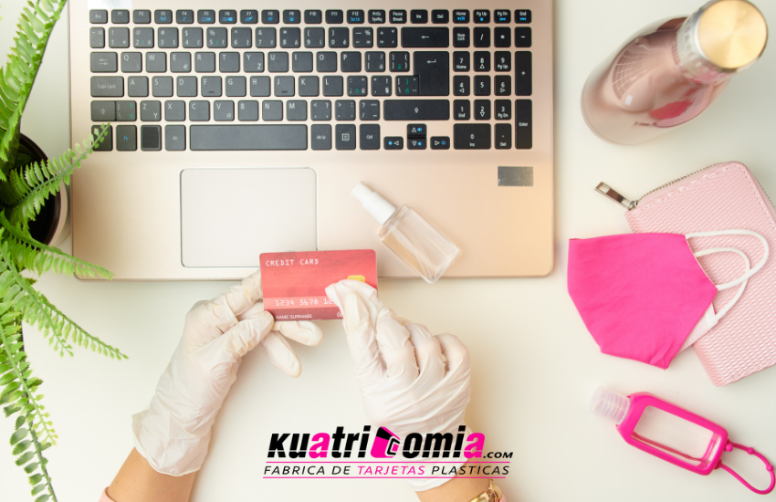Cómo-Desinfectar-tus-Tarjetas-Plásticas